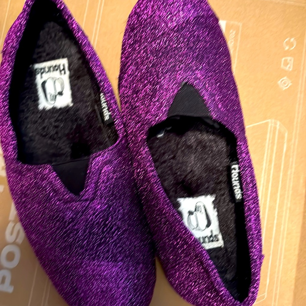 Women’s like new Hounds 7/8 slippers